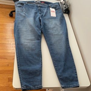 Celebrity Pink Mid-Rise Skinny Jeans (Size 24)